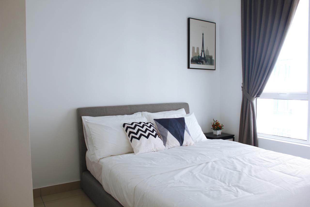 Pinnacle Tower By Feel Wisma tamu